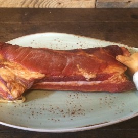 Domáca údená slanina prerastená