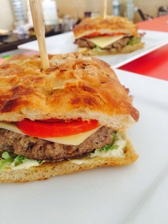 Farmársky burger a lá „ FARMAMARKET “.